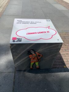 Art in Oisterwijk bordje bij kunstwerk