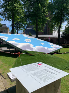 Art in Oisterwijk bordjes bij de kunstwerken